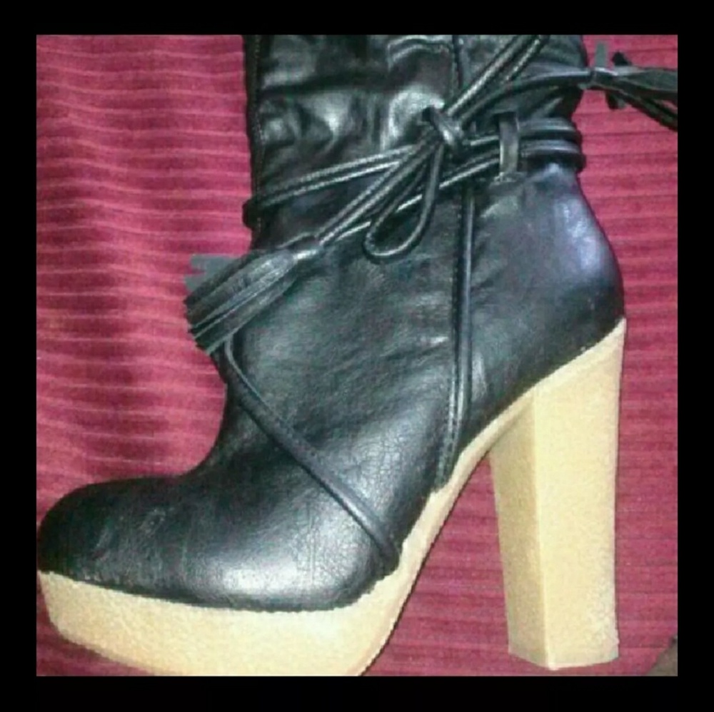Boots - Picture 3 of 3